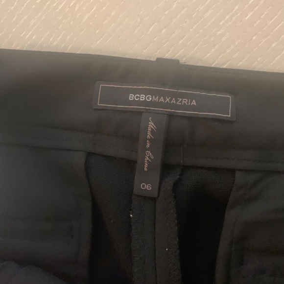 BCBG Maxazria Black Cuffed Crop Pants sz 6 - Picture 6 of 7